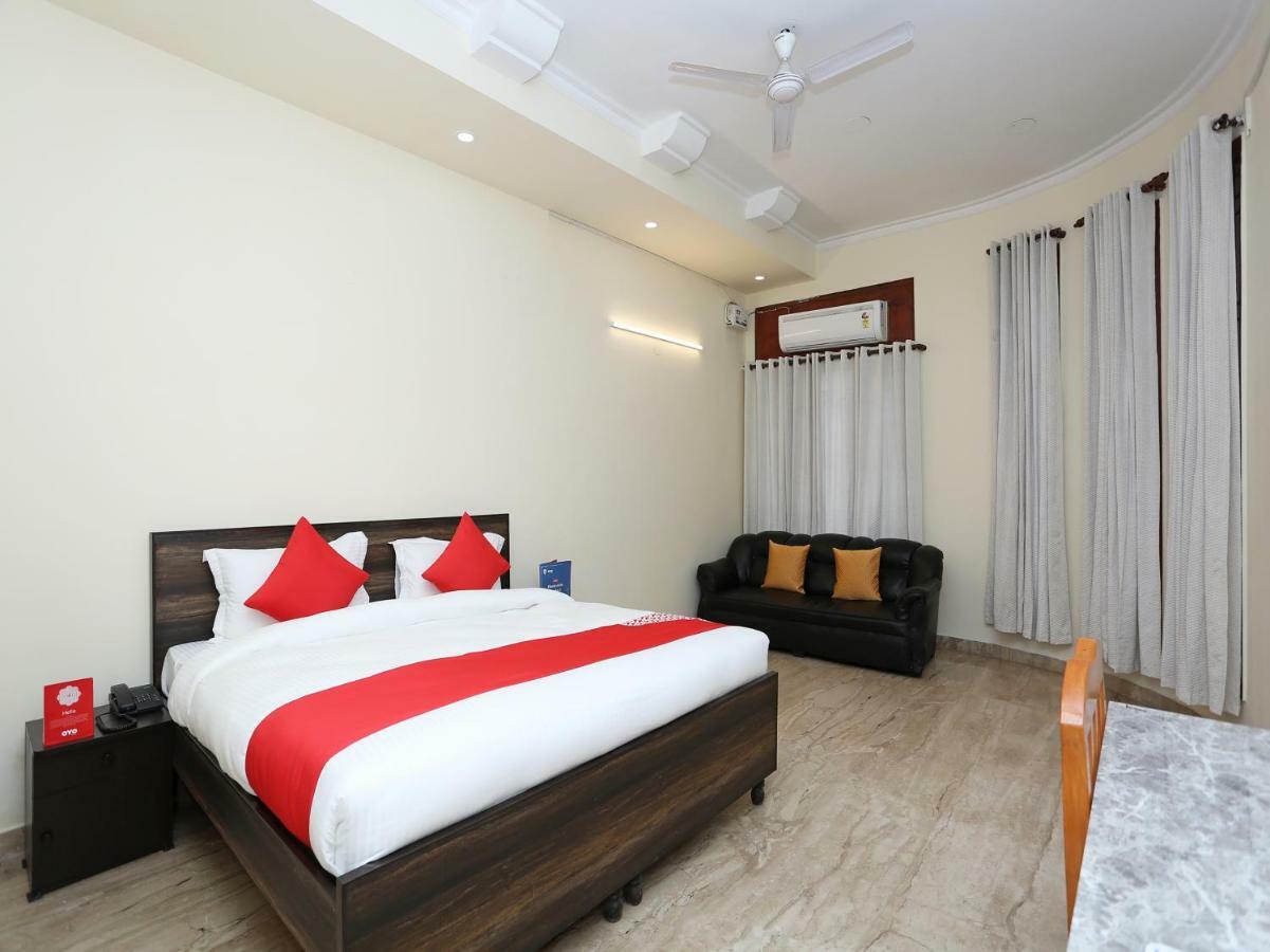 Capital O 38846 Varsha Inn Haripūr Exterior foto